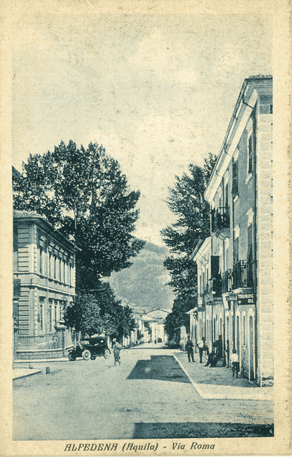 Front of an antique postcard showing Via Roma in Alfedena