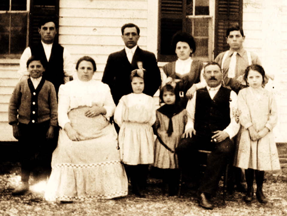 Camillo D'Amico's extended family gathered at the farm around 1909 or 1910